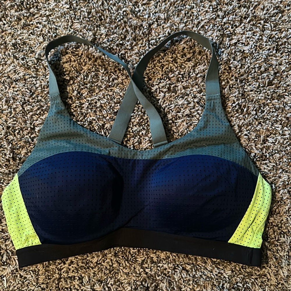 Victoria’s Secret Sport sports bra. Size 36C